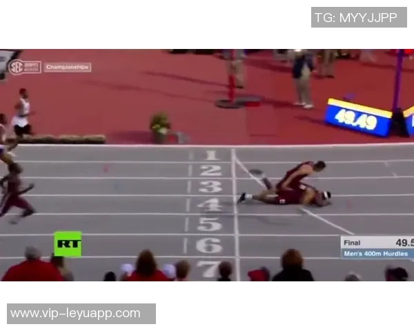 文班遭遇膝盖撞击倒地迅速回更衣室检查现已重返赛场状态良好